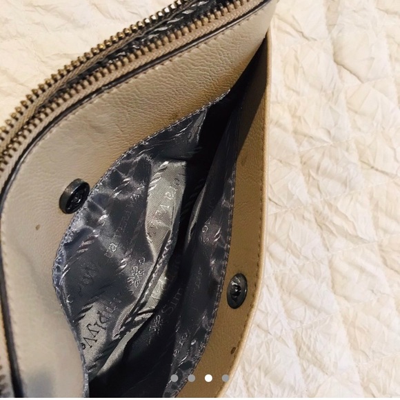 vera wang wristlet - Picture 3 of 4